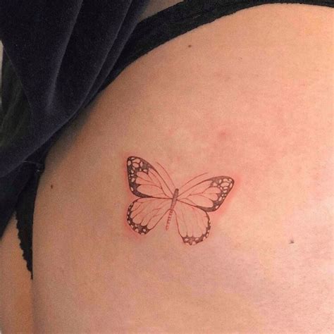 tatuajes de mariposas en la nalga|mariposas en las nalgas